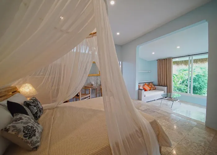 Surf Hut's 3*