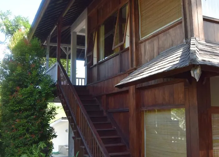 Surf Hut's 3*