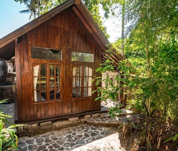 Surf Hut's 3*